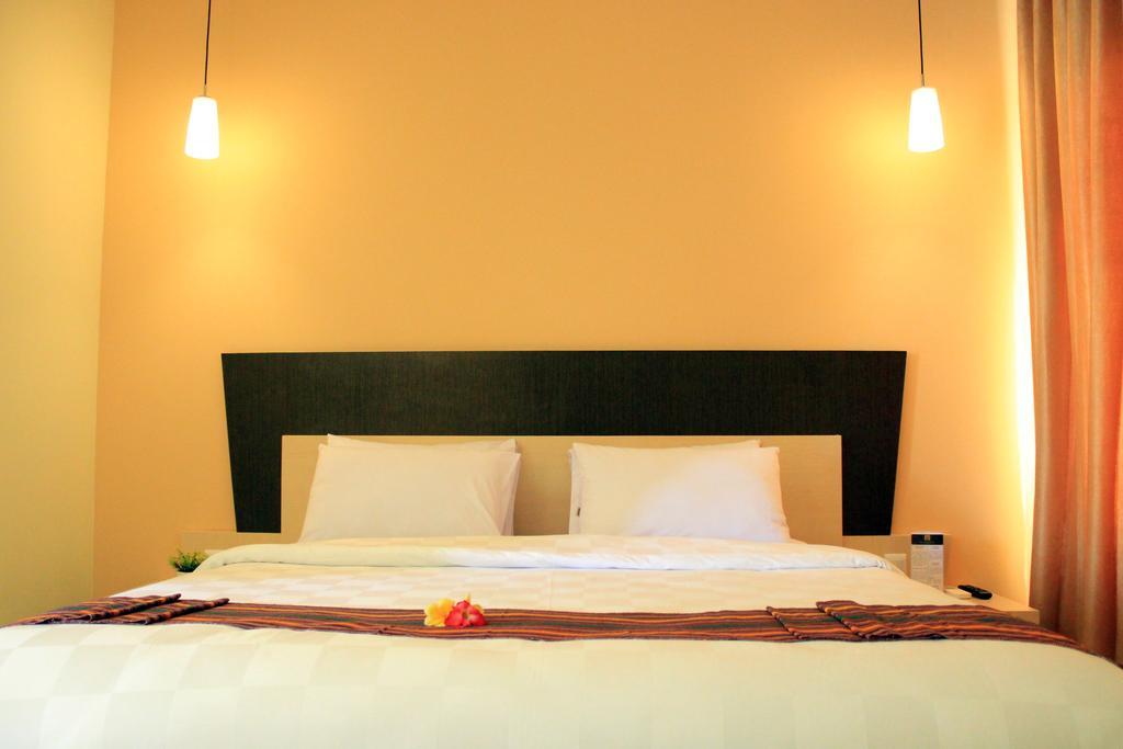 M Hotel Mataram Habitación foto
